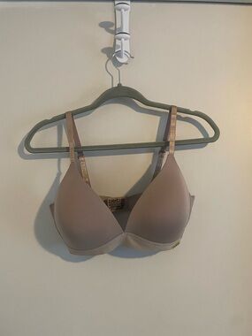 Bebe Intimates NWOT Tan T-Shirt Bra Logo Straps 36D (174)